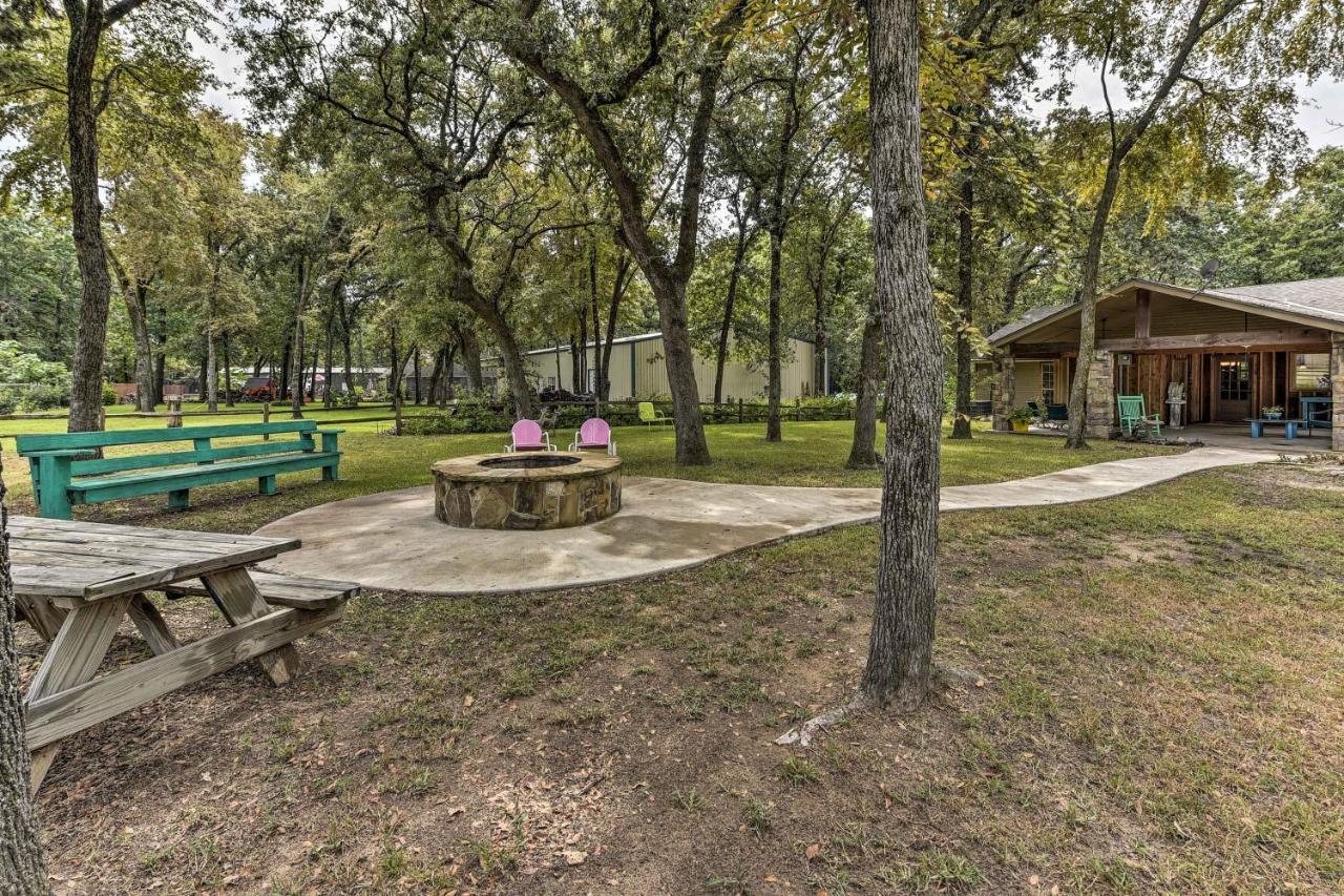 Kingston House With Fire Pit, Short Walk To Lake! Luaran gambar